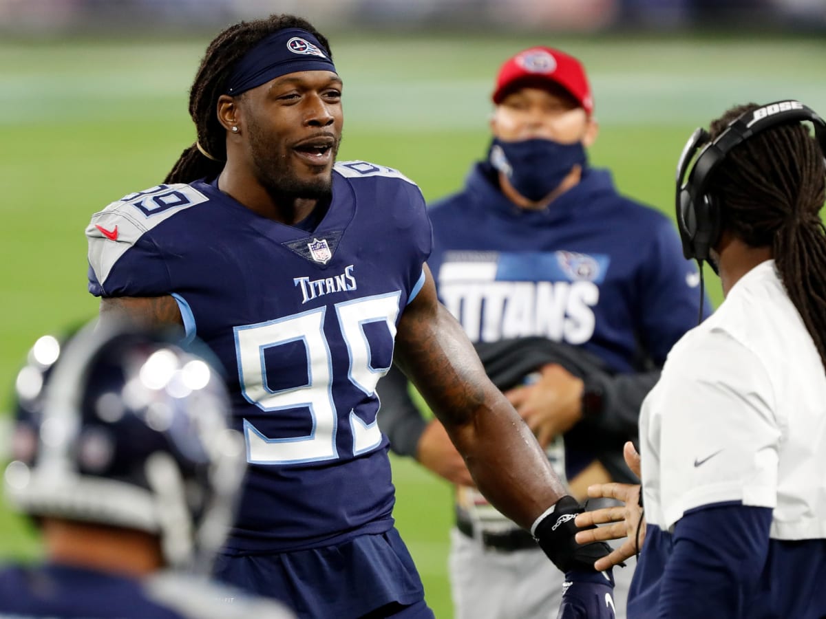 Tennessee Titans linebacker Jadeveon Clowney (99) plays against