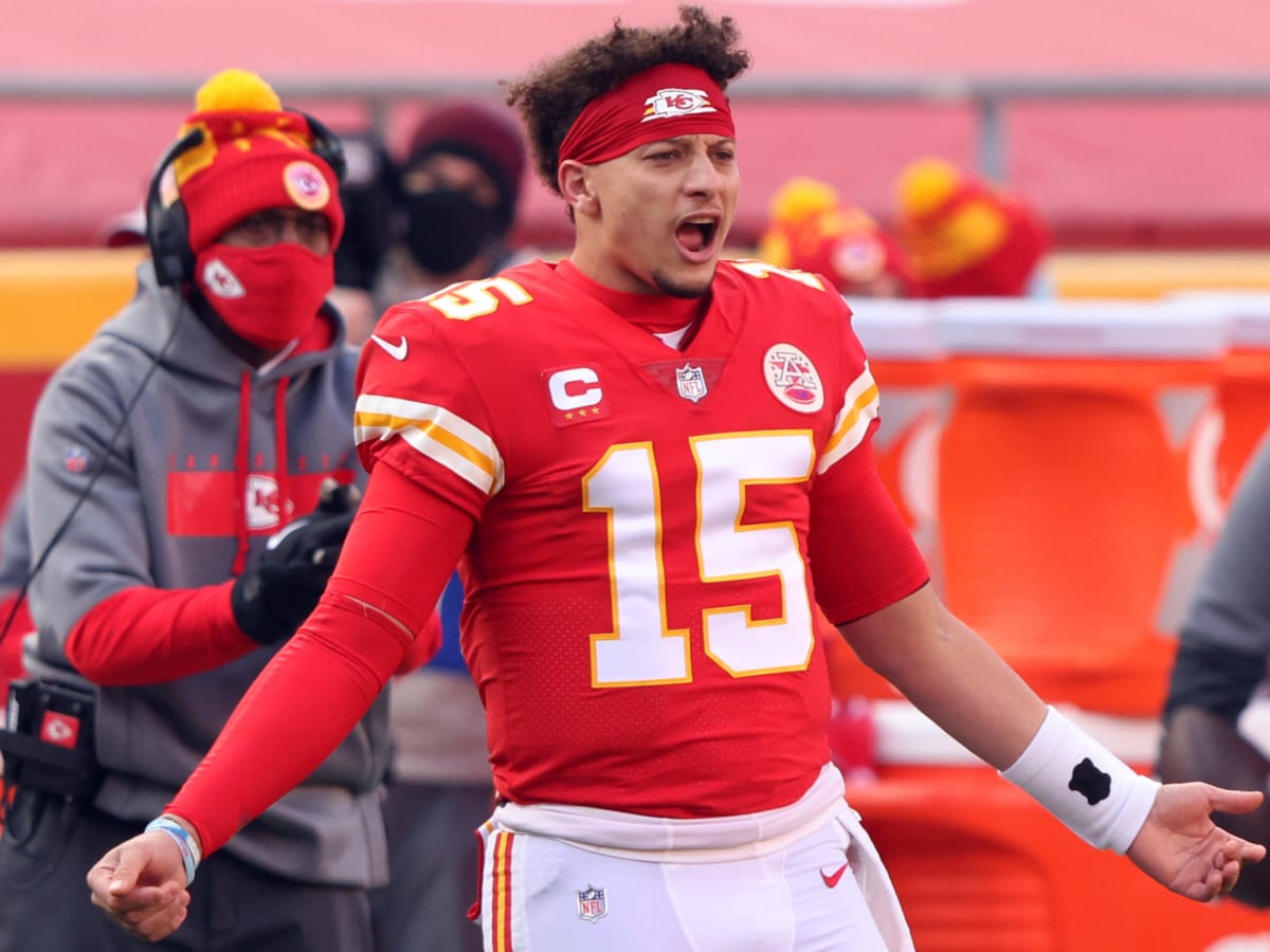 Chiefs' Patrick Mahomes Claps Back at UFC Star Julian Marquez