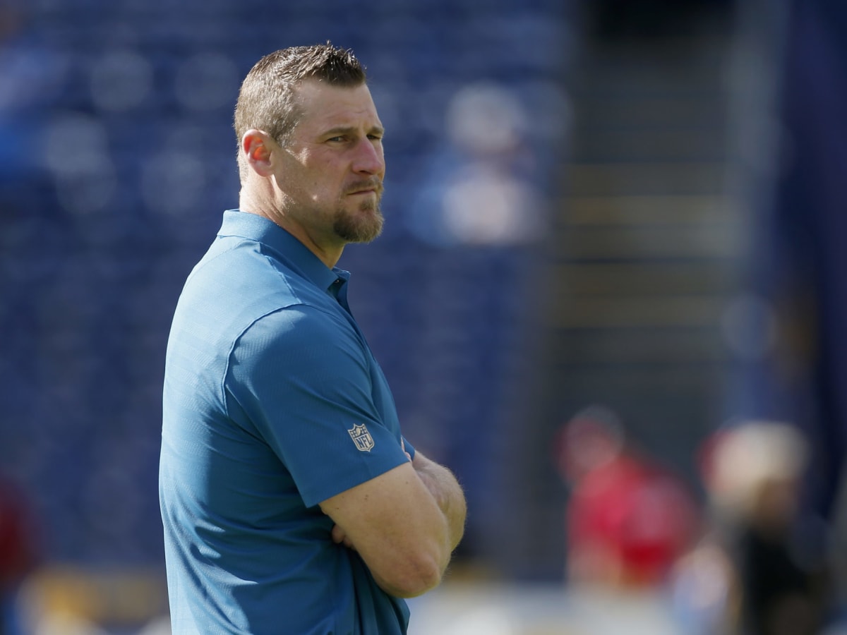 Detroit Lions head coach Dan Campbell greets linebacker James