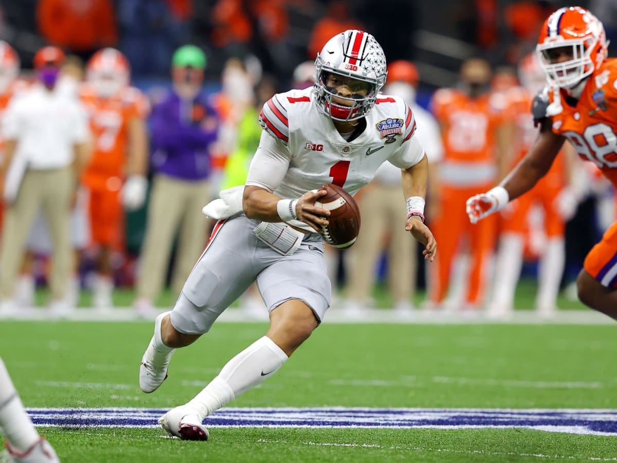 QB Justin Fields clocks fast 40-yard dash, throws 'pretty well' at Ohio  State pro day 