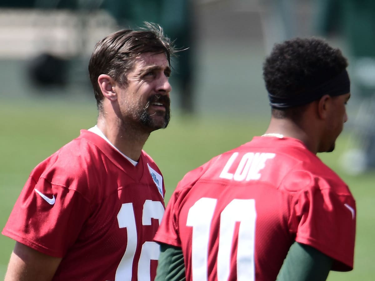 Look: Aaron Rodgers' Training Camp Arrival Outfit Is Going Viral - The  Spun: What's Trending In The Sports World Today