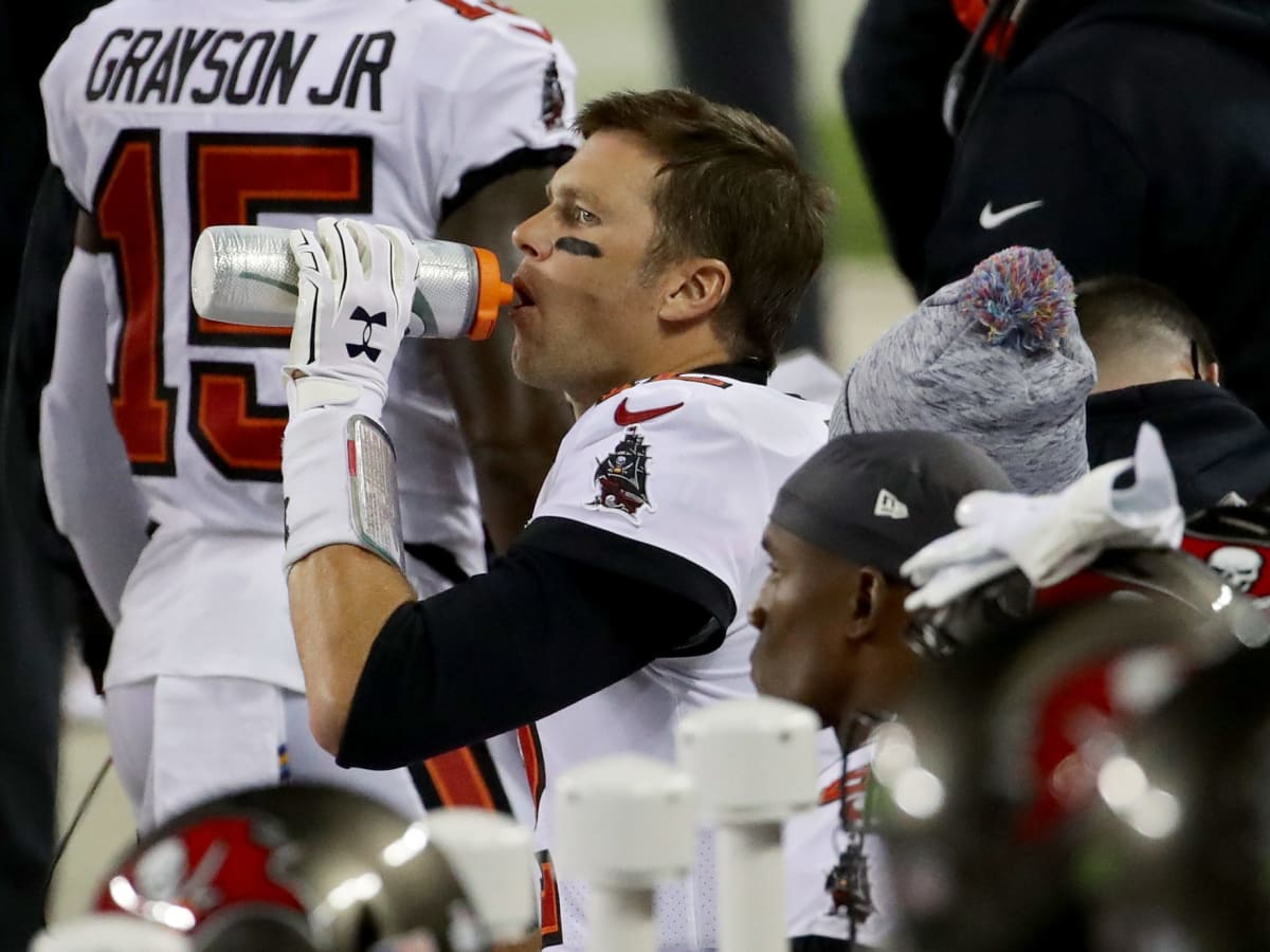 Buccaneers: NFL sends message to Tom Brady about sideline behavior