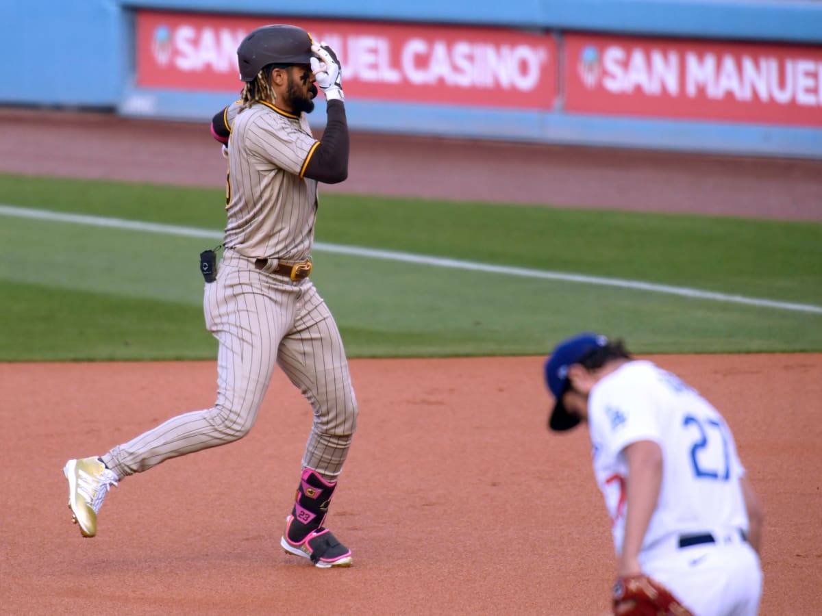 Padres' Fernando Tatis Jr. Suffers Injury Overextending on Catch