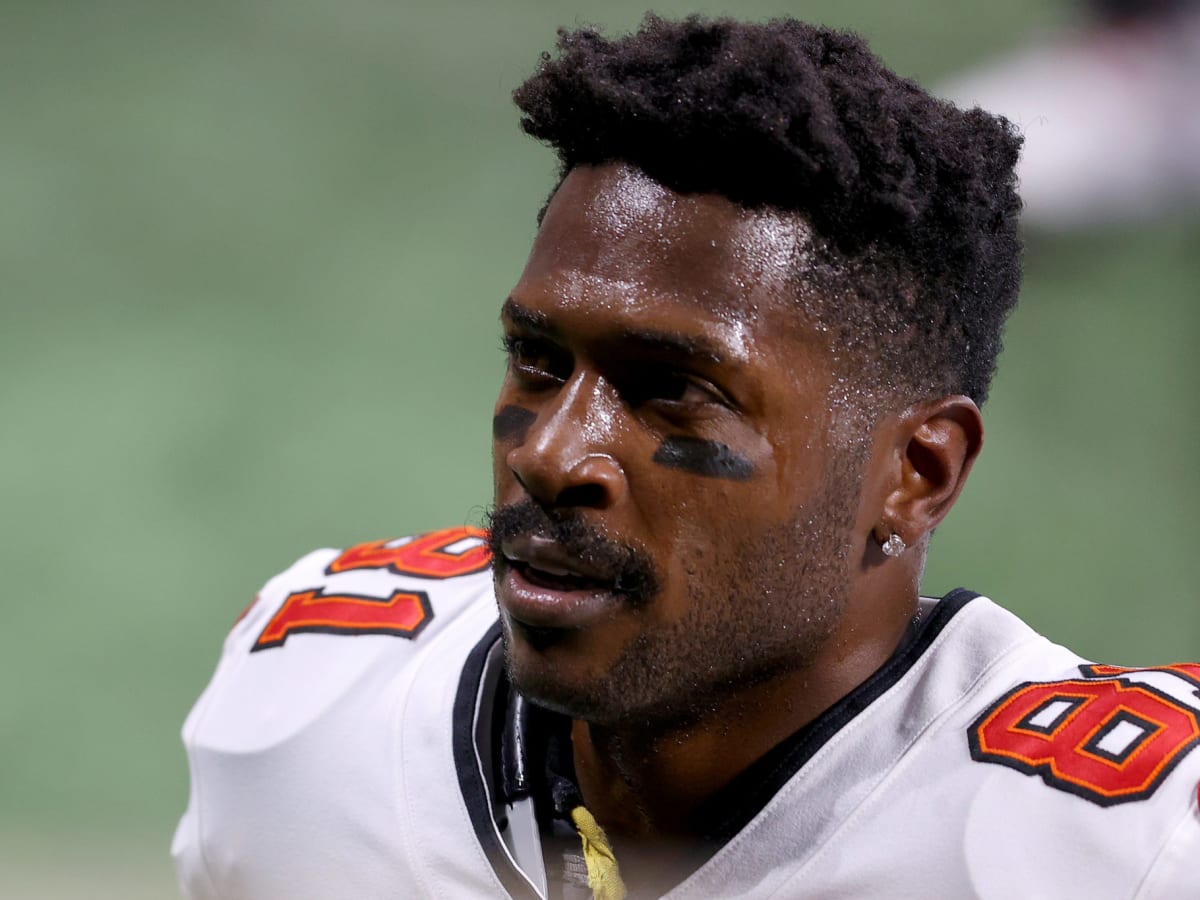 Antonio Brown claims his Snapchat was HACKED after sexually