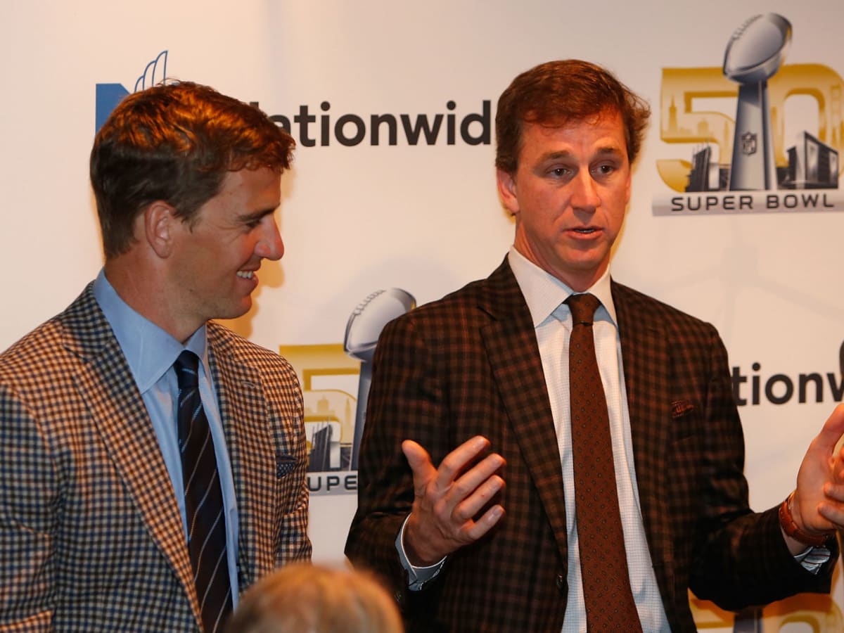 Cooper Manning sure to spruce up Ole Miss' graduation ceremony