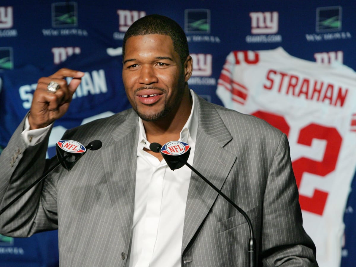 New York Giants defensive end Michael Strahan grits his teeth