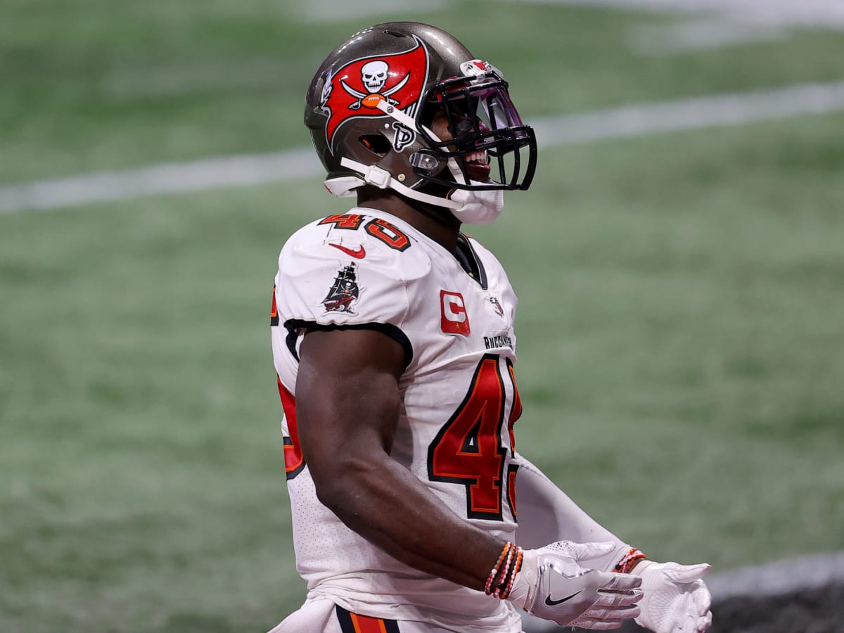 Tampa Bay Buccaneers linebacker Devin White (45) on the field