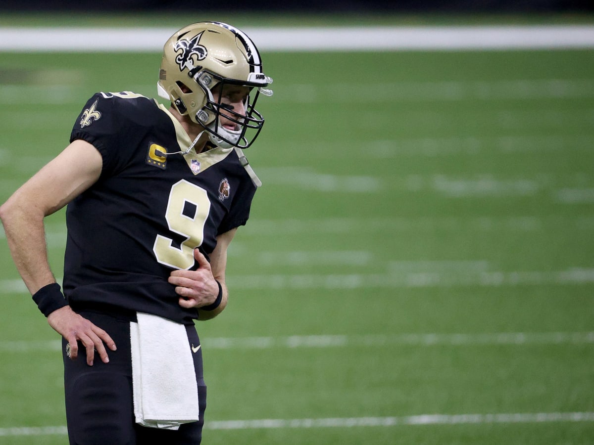 New Orleans Saints Drew Brees stretches on the sidelines before