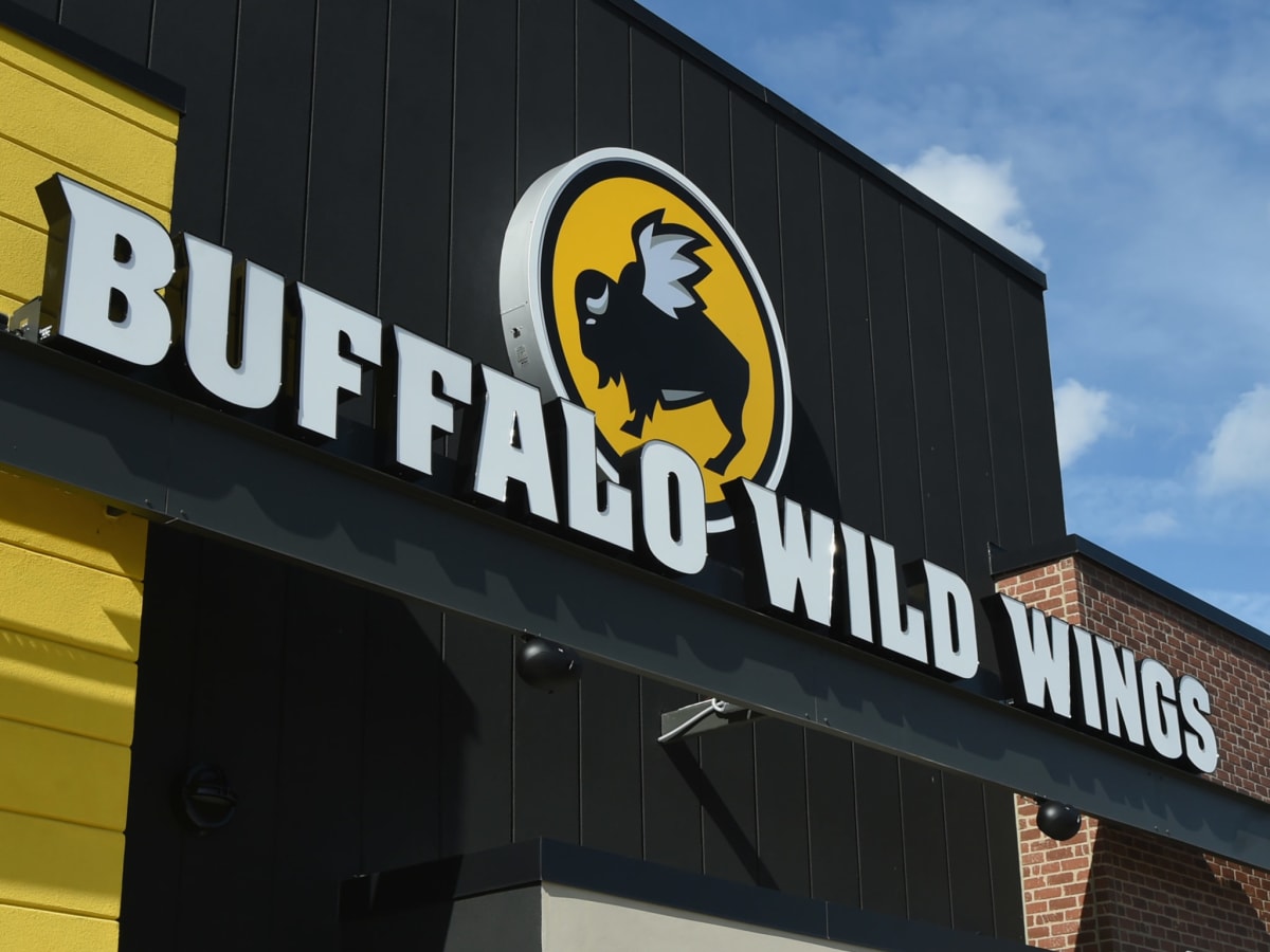 Buffalo Wild Wings offering free wings if Super Bowl goes into overtime 