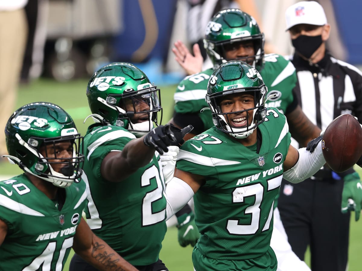 Jets upset Rams, revel in first win of tumultuous season