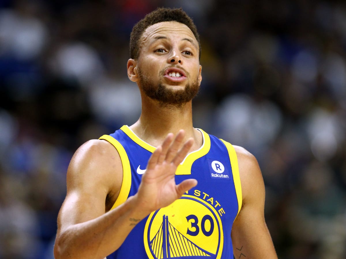 Steph Curry loses bet to Kelenna Azubuike, wears UK Basketball jersey to  workout - A Sea Of Blue