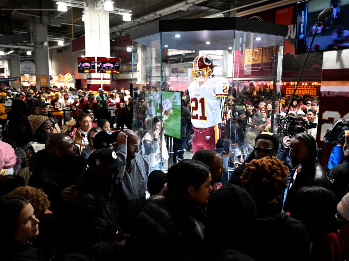 NFL World Reacts to Commanders' Sean Taylor Statue Unveiling - Sports  Illustrated