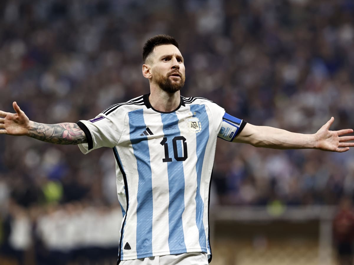 Lionel Messi unveils Argentina's 2022 World Cup kit