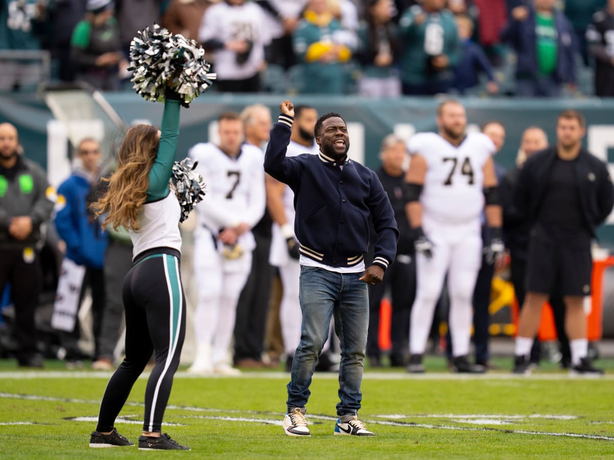 Kevin Hart Says He's Wearing 'Eagles Onesie' to Rep Team at Super Bowl