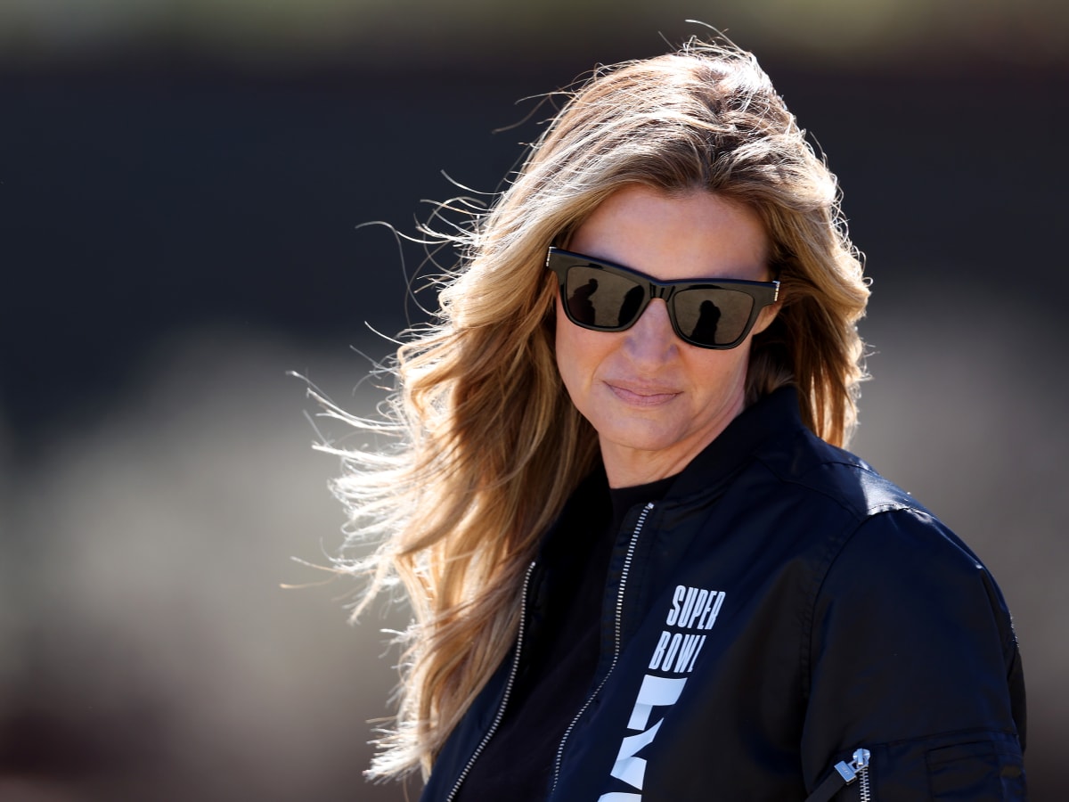 Look: Erin Andrews' Thanksgiving Outfit Is Going Viral - The Spun: What's  Trending In The Sports World Today