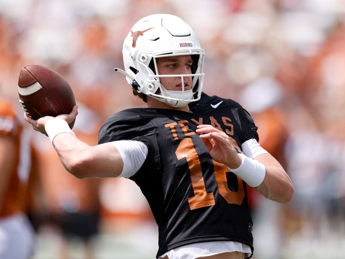 Colt McCoy gets engaged on Texas football field 