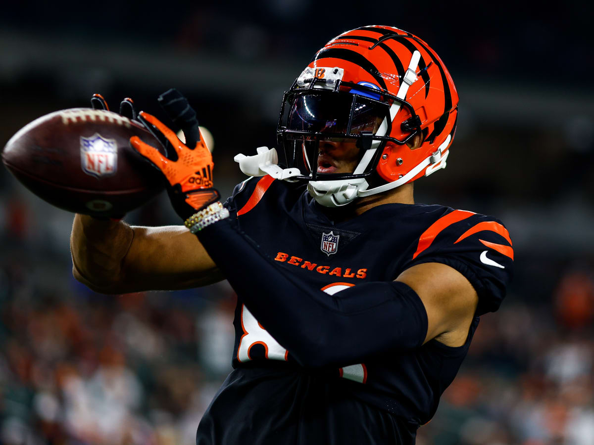 Cincinnati Bengals wide receiver Tyler Boyd (83) lines up against Kansas  City Chiefs cornerback L'Jarius Sneed (38) during an NFL football game,  Sunday, Dec. 4, 2022, in Cincinnati. (AP Photo/Emilee Chinn Stock