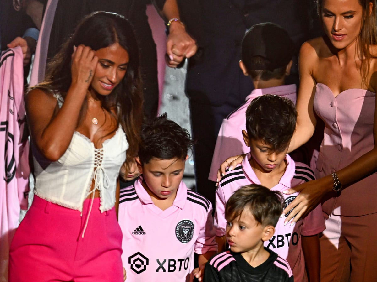 Lionel Messi's Wife Looked Stunning At His Game On Wednesday - The Spun