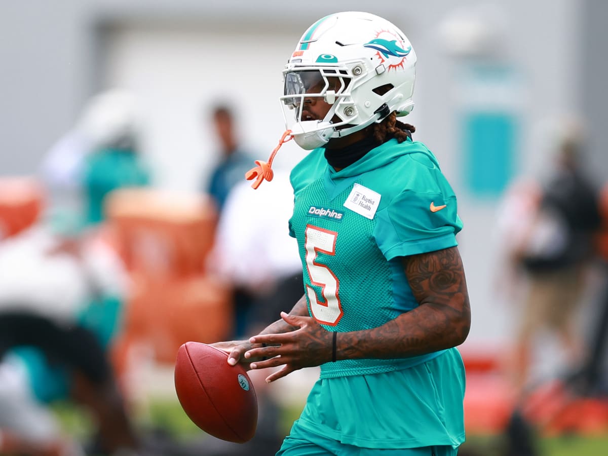 Miami Dolphins DB Kader Kohou warms up prior to the start of the game  News Photo - Getty Images