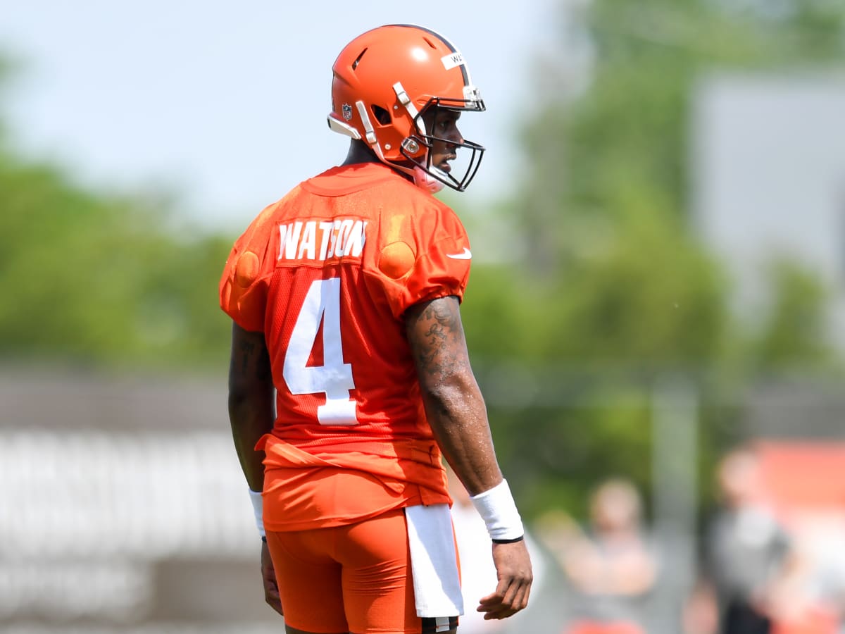 Deshaun Watson Dealing With An Injury At Browns Practice