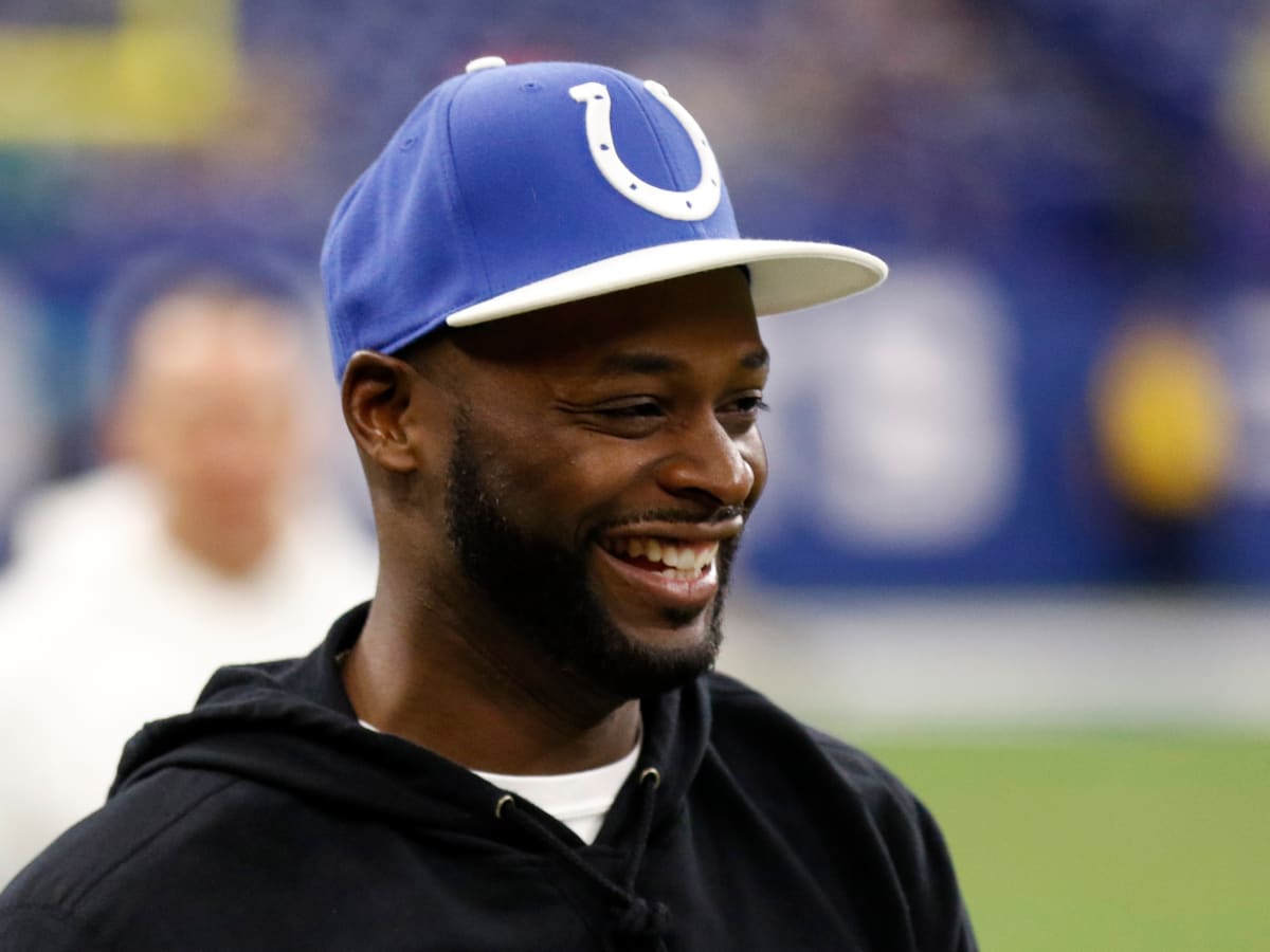 Colts add Reggie Wayne to coaching roster