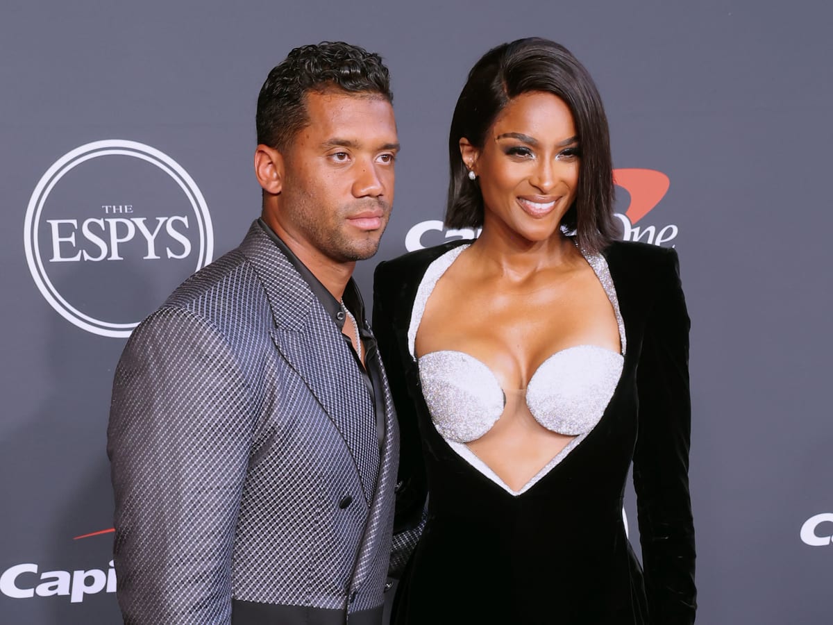 Look: NFL World Reacts To The Viral Russell Wilson Video - Sakhi Health