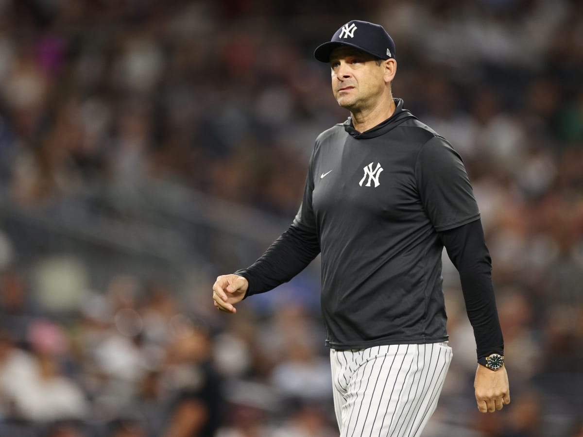 Emotional Yankees' Aaron Boone abruptly leaves press conference 