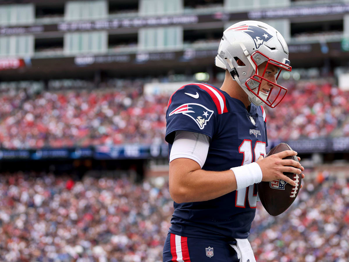 Patriots QB Mac Jones shown yelling on sidelines during loss vs. Bills