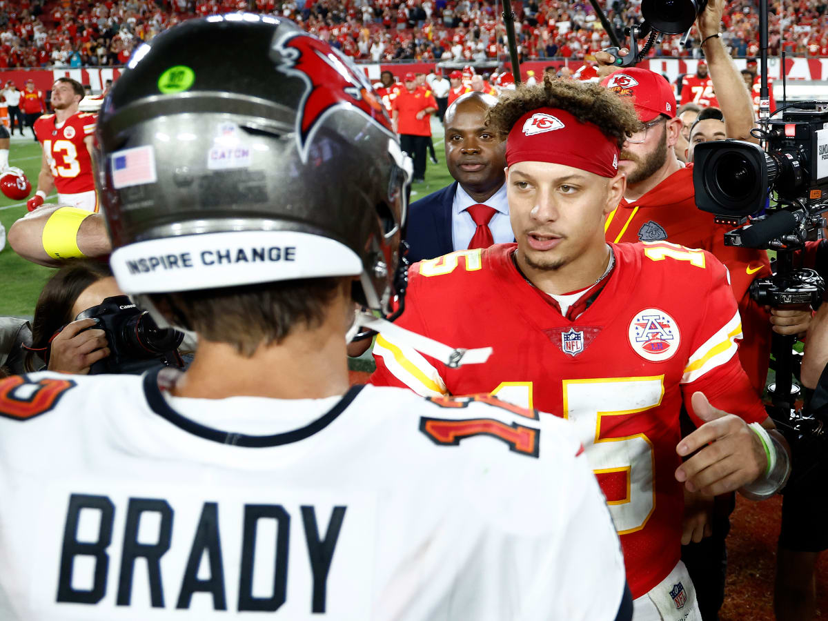 New Kansas City Chiefs quarterback Patrick Mahomes II shakes hands News  Photo - Getty Images