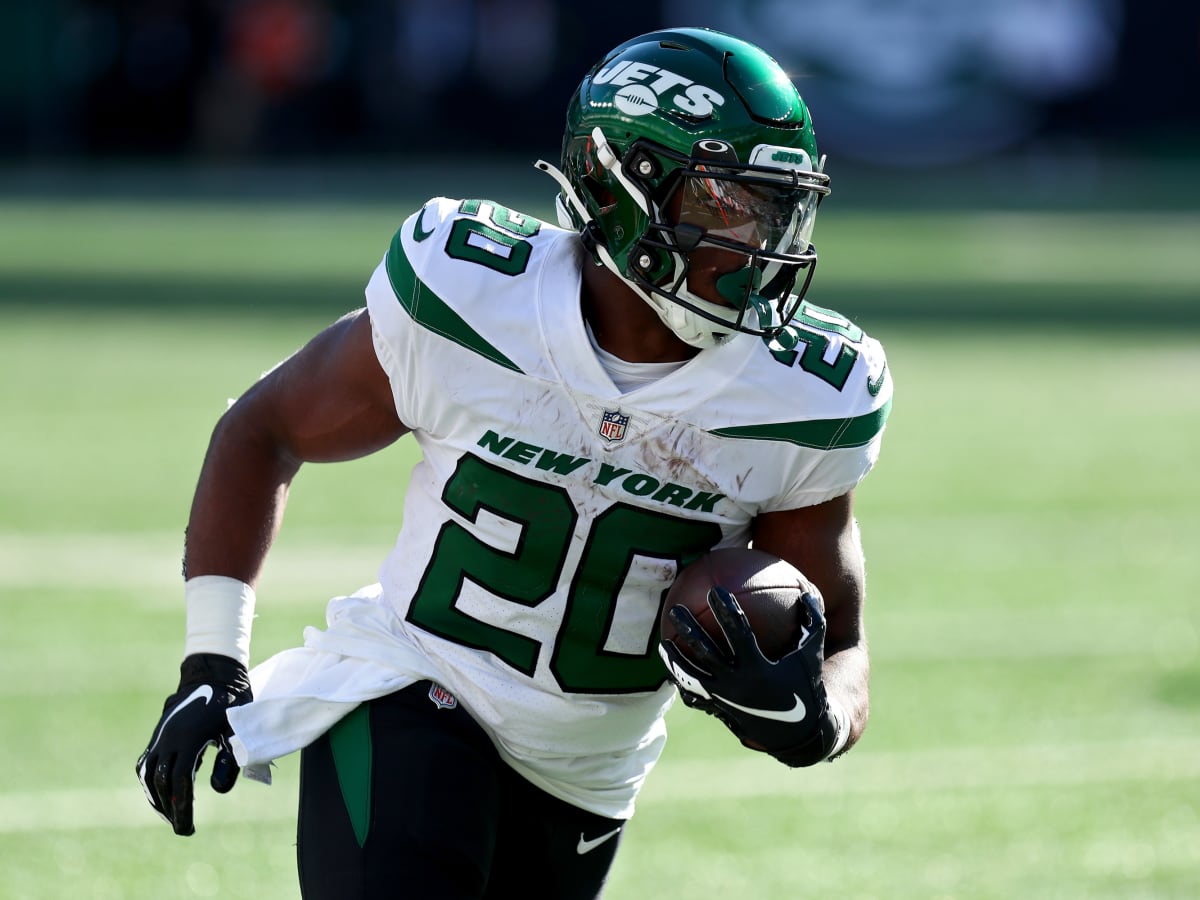 RB Breece Hall shines in Jets' 40-17 thumping of Dolphins