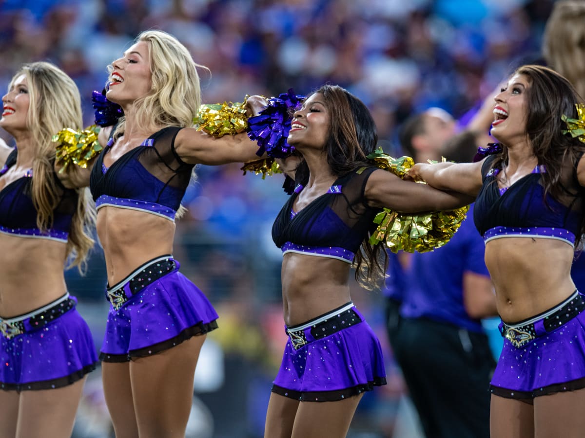 NFL World Reacts To The Ravens Cheerleader Photo - The Spun