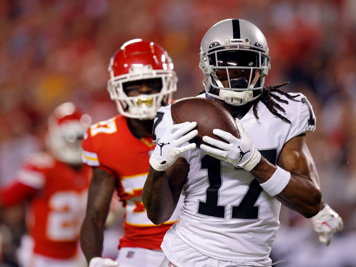 Deflated Davante Adams Reacts to Raiders Benching QB Derek Carr - Sports  Illustrated