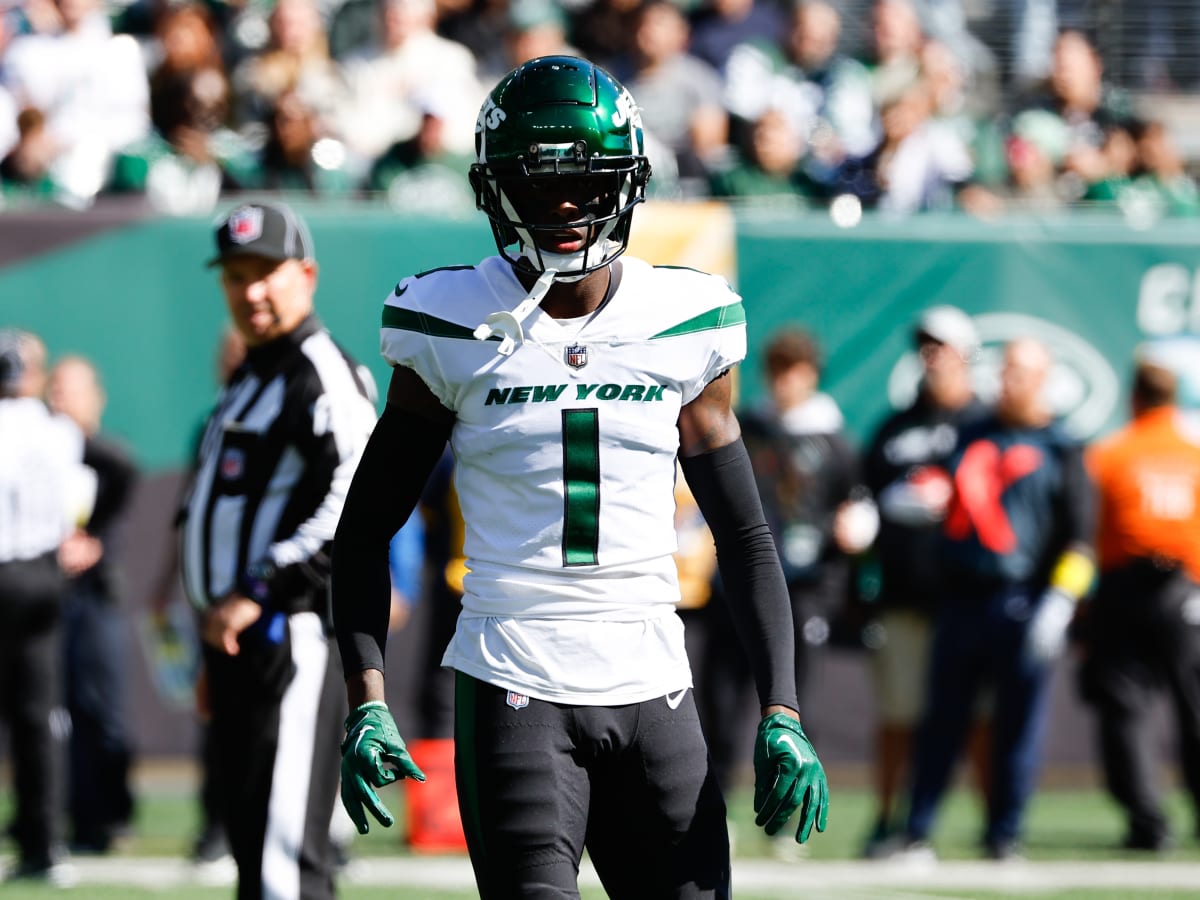 New York Jets cornerback Sauce Gardner (1) defends against the Baltimore  Ravens during an NFL football game Sunday, Sept. 11, 2022, in East  Rutherford, N.J. (AP Photo/Adam Hunger Stock Photo - Alamy