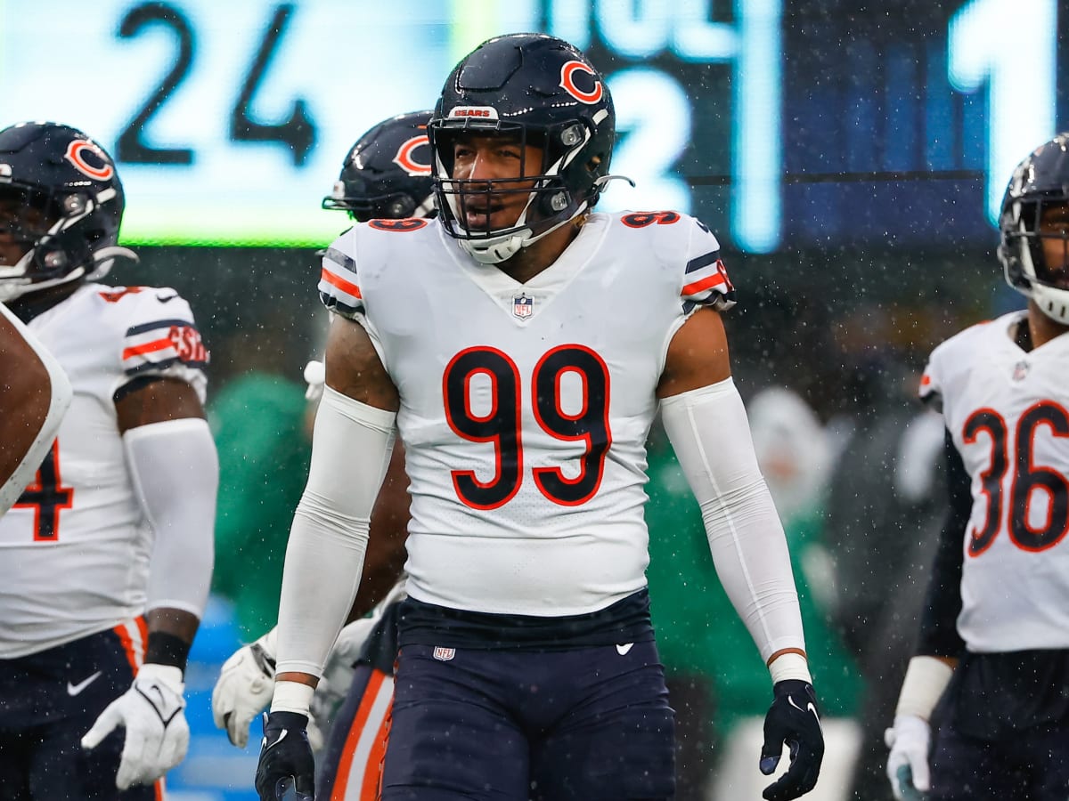 Chicago Bears defensive end Trevis Gipson (99) runs off the field at  halftime of an NFL