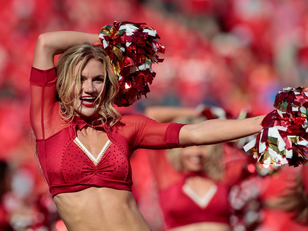 Chiefs Cheerleader Goes Viral With Taylor Swift In Attendance