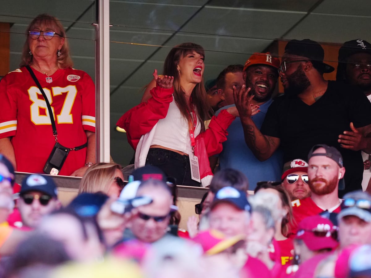 Chiefs fan upset that CBS Sports cut from game at Arizona