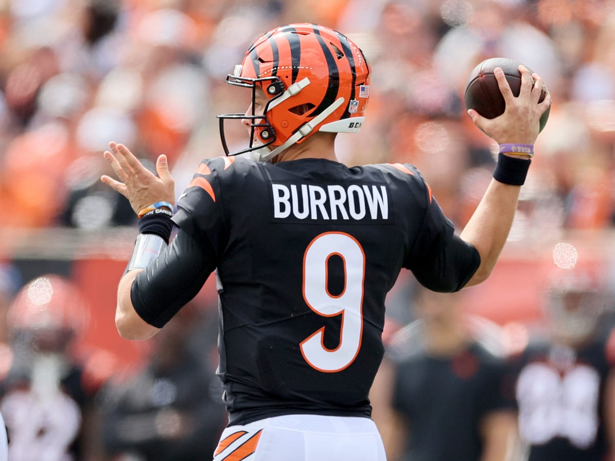Burrow plays through calf injury, throws for 259 yards as Bengals