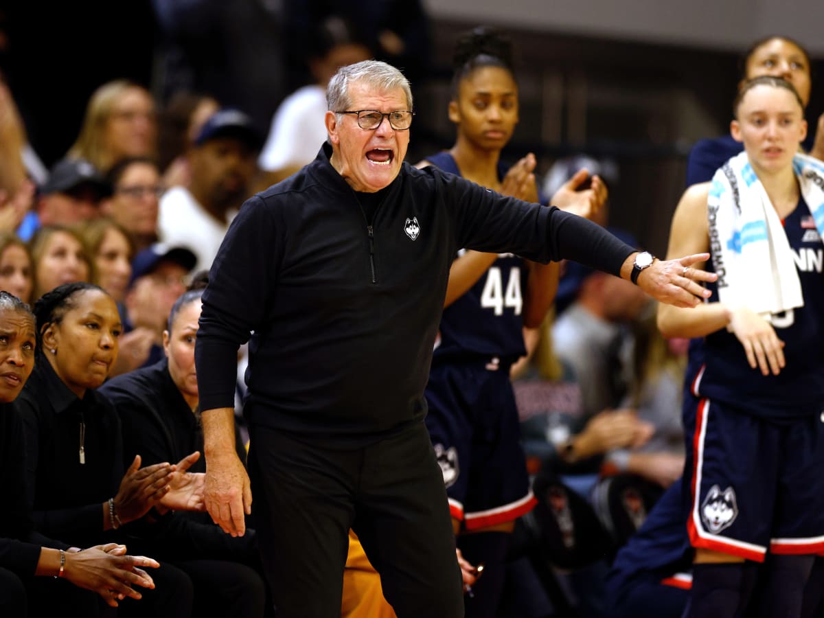 Geno Auriemma Doubles Down On His Controversial Caitlin Clark Opinion - The  Spun