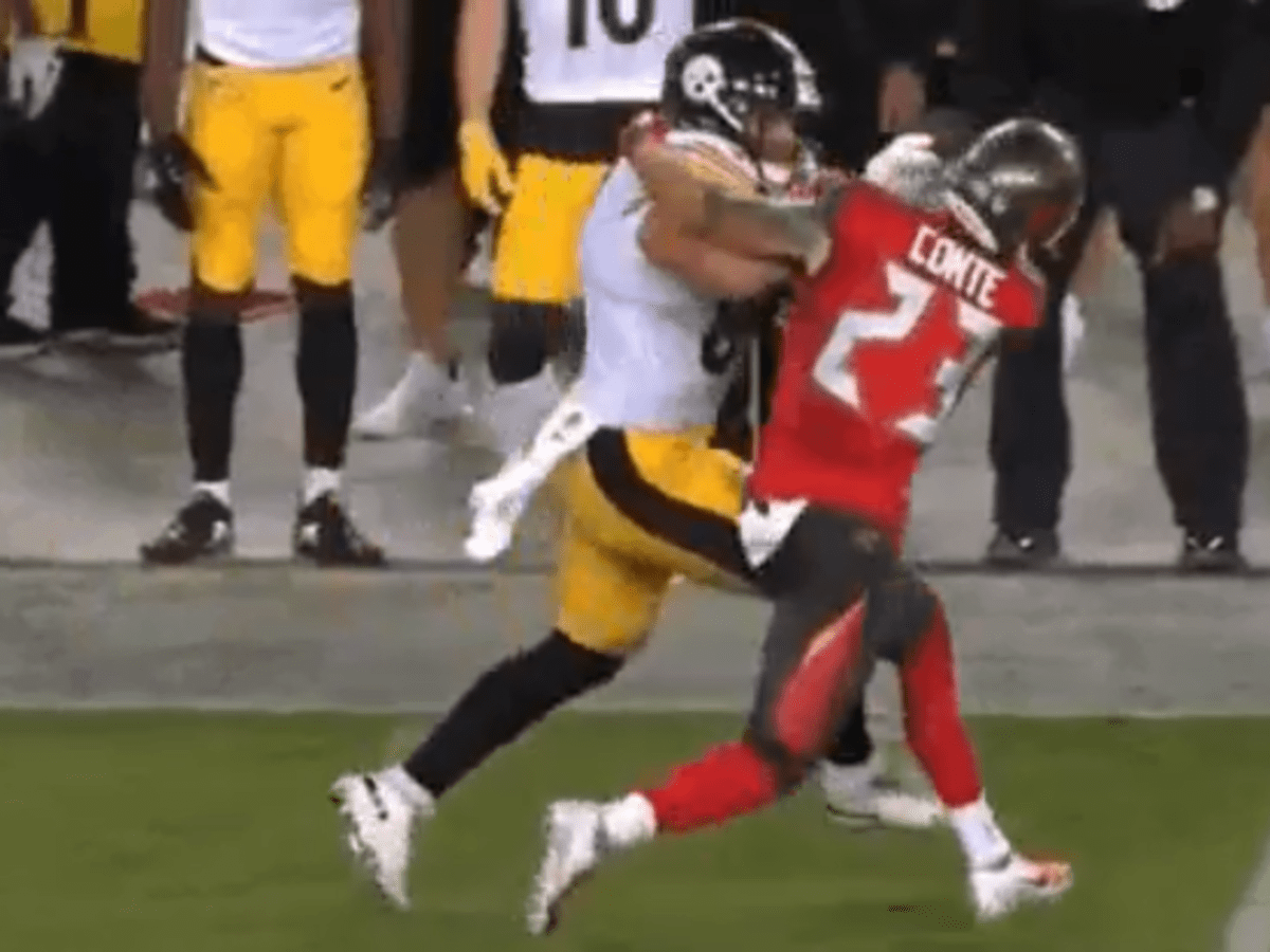 Tampa, Florida, USA. 24th Sep, 2018. Pittsburgh Steelers tight end Vance  McDonald (89) makes the catch and stiff arms Tampa Bay Buccaneers defensive  back Chris Conte (23) then runs down the sideline