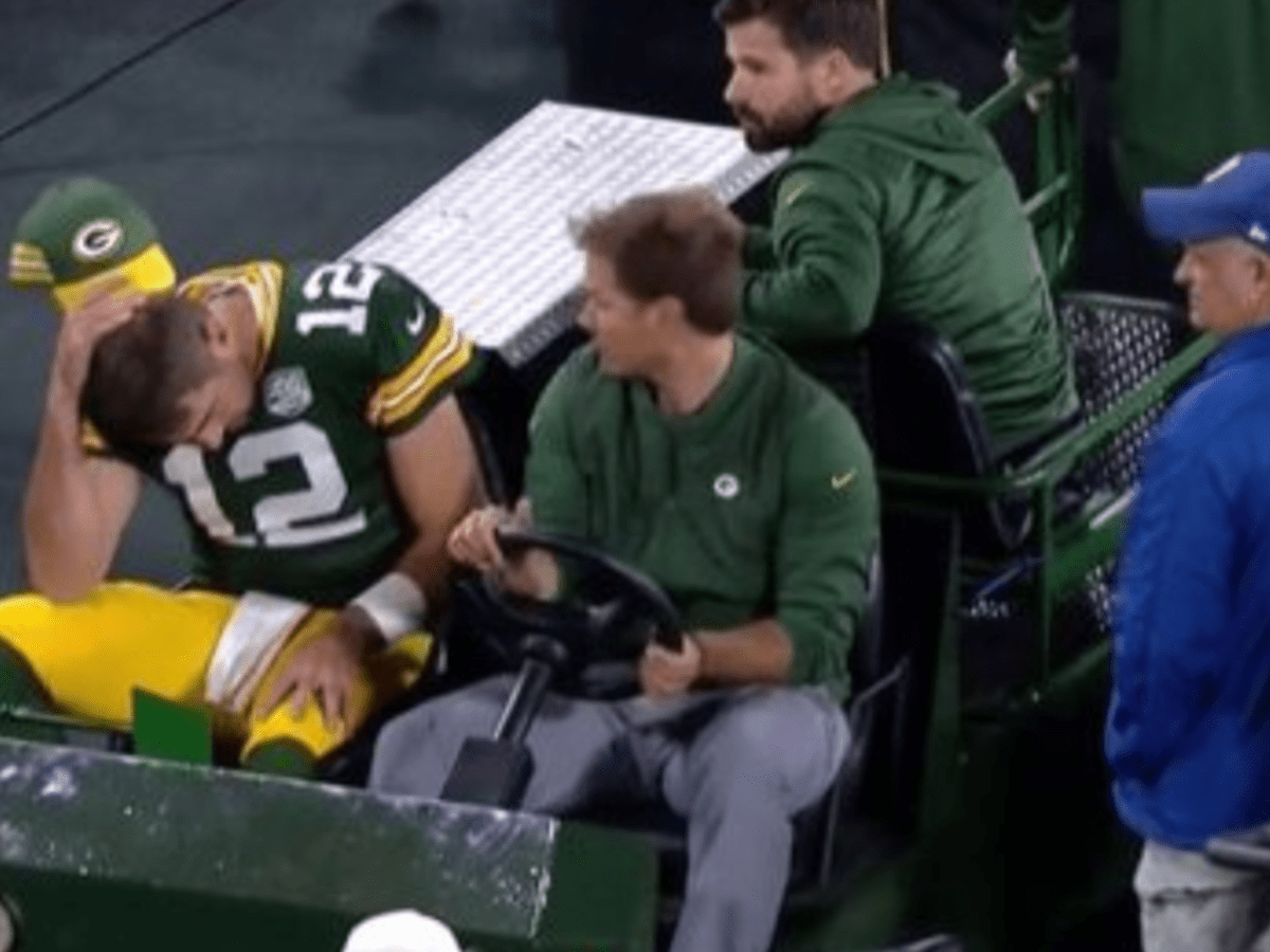 Aaron Rodgers Returns After Being Carted Off the Field With Knee