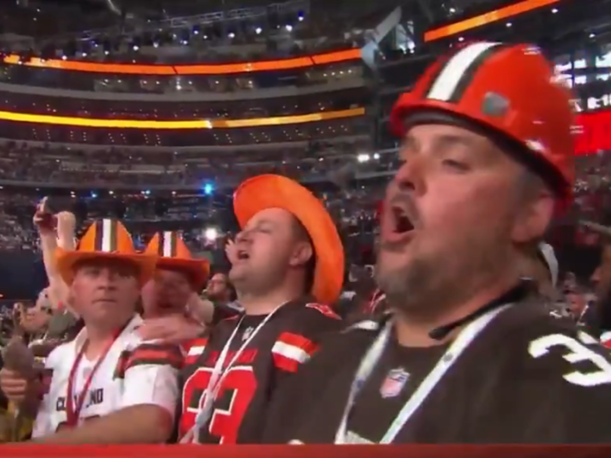 Baker Mayfield Gets Sassy With Panthers Fan Holding His Browns Jersey