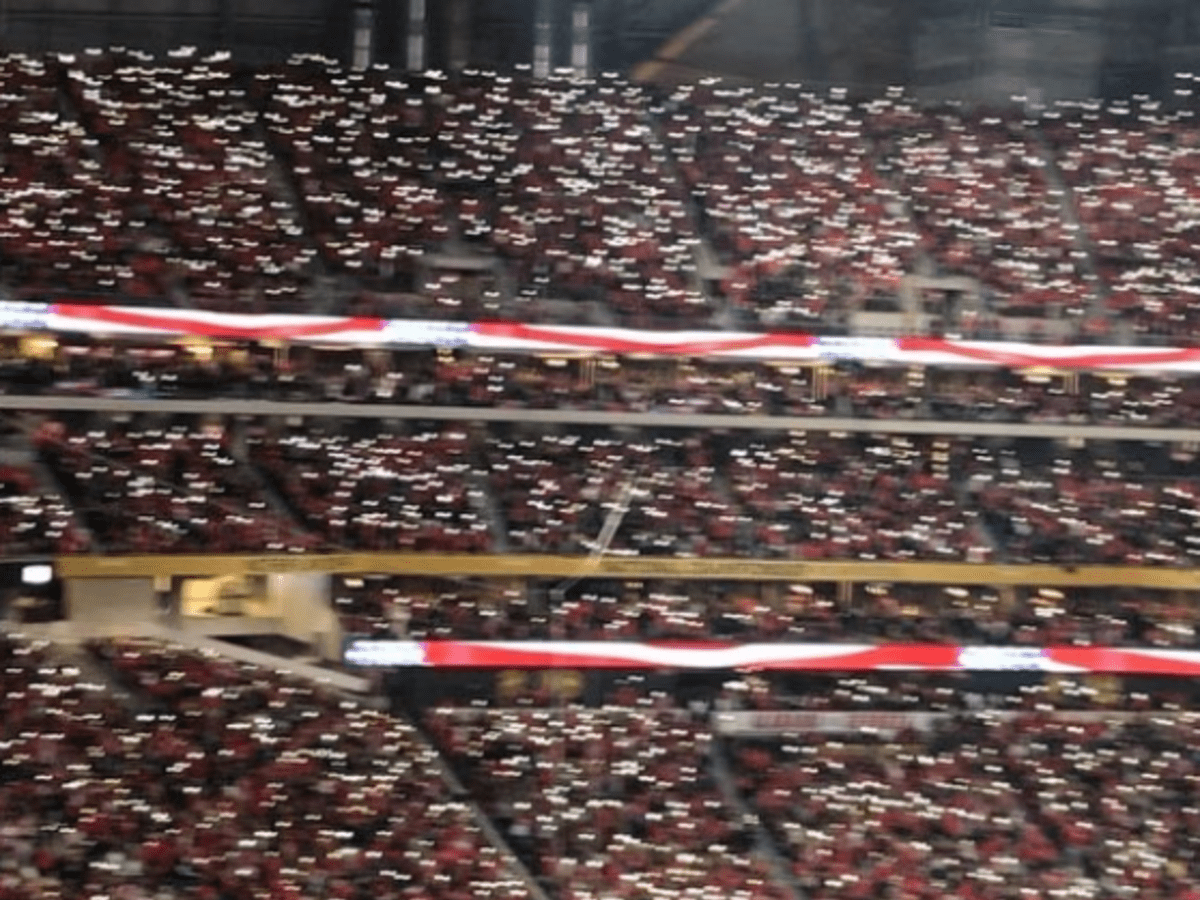 WATCH: Georgia Bulldogs fans Light up Mercedes-Benz Stadium