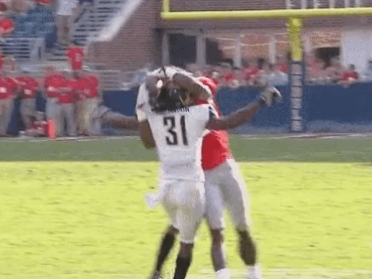 Dk Metcalf Ole Miss Rebels Unsigned Makes A Catch Photograph