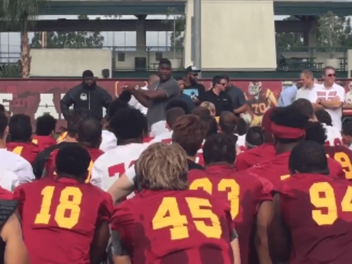 Former Trojan Willie McGinest during the USC Trojans PAC-12