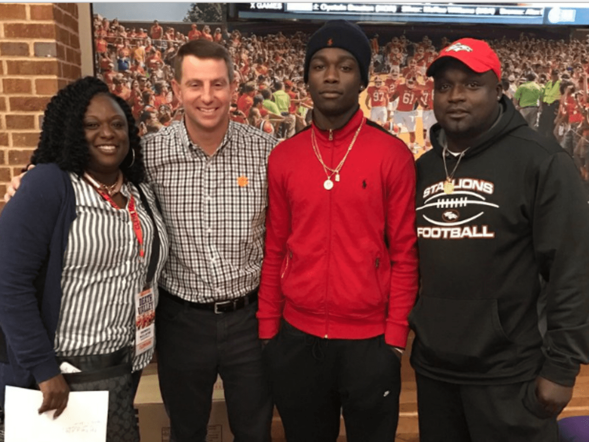 Top WR Target Derion Kendrick Signs Early with Clemson - Shakin