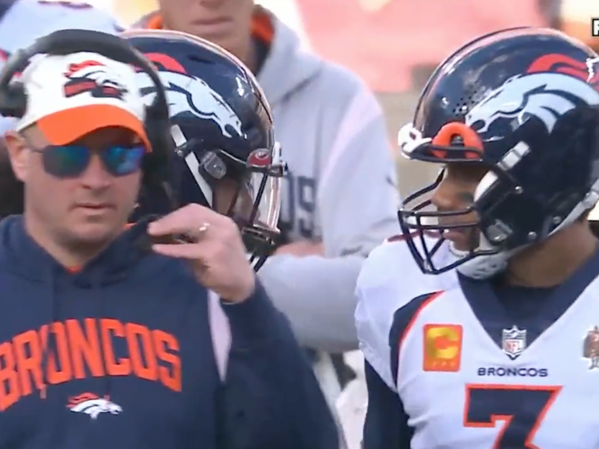 Voicing the frustration of Broncos Country with Russell Wilson, teammate  Mike Purcell chews out quarterback on sideline