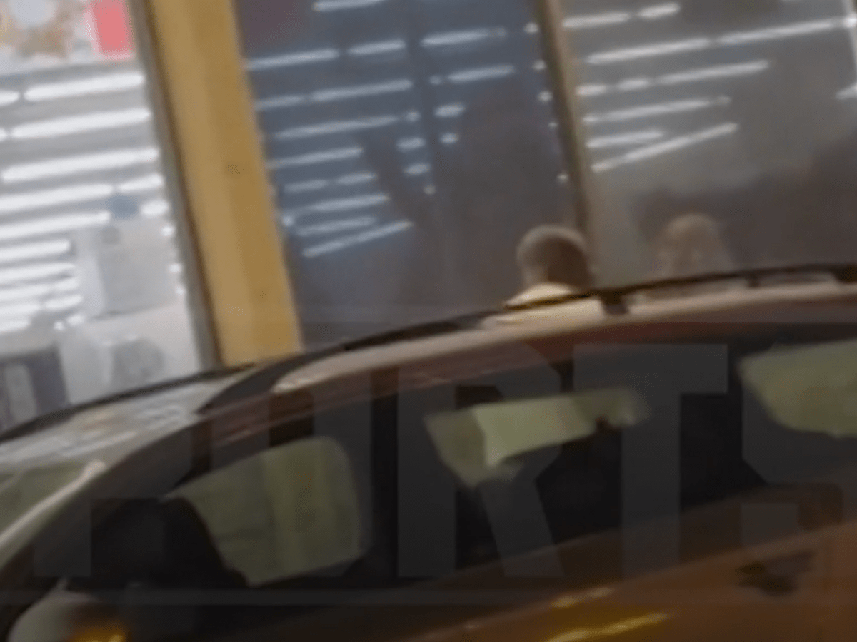 Terrell Owens Gets into Fight with Man Outside Los Angeles-Area Drug Store  [Video]