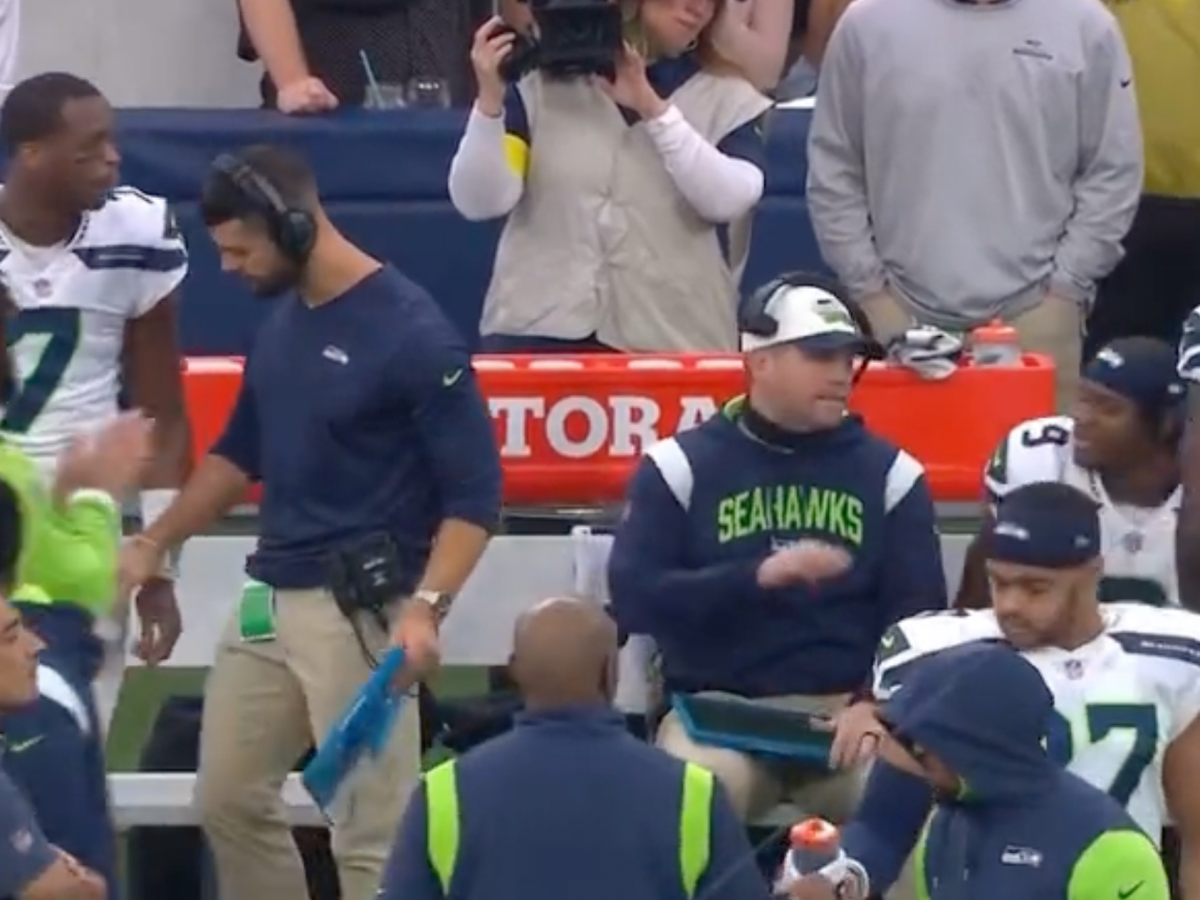 Kenneth Walker, Geno Smith have Seahawks sideline spat