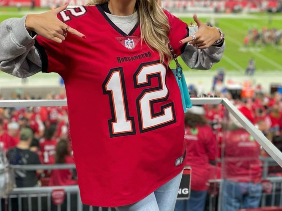 Photos: Meet The Woman Making A Move For Tom Brady - The Spun: What's  Trending In The Sports World Today
