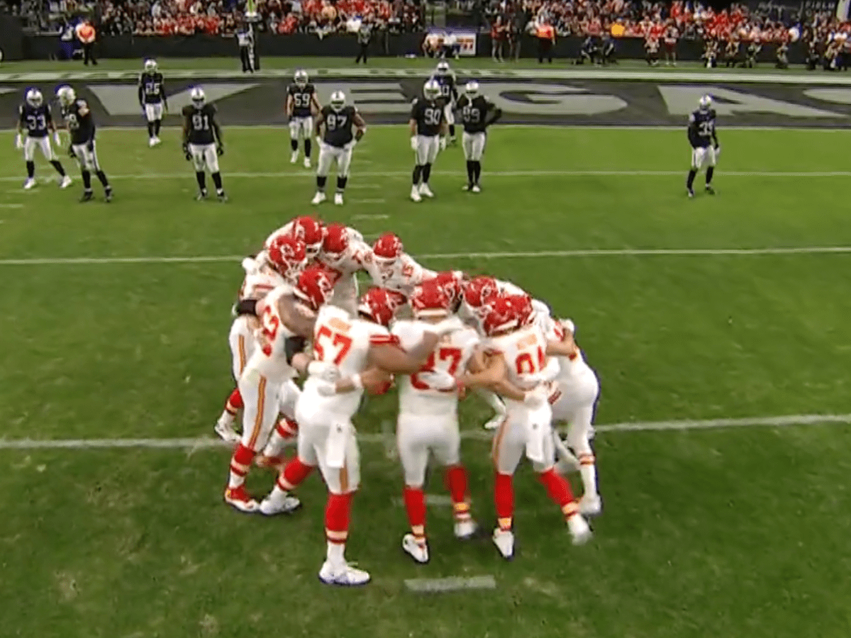 Kansas City Chiefs Mobile: Kansas City Chiefs center Creed Humphrey (52)  runs out with the team for introducti…